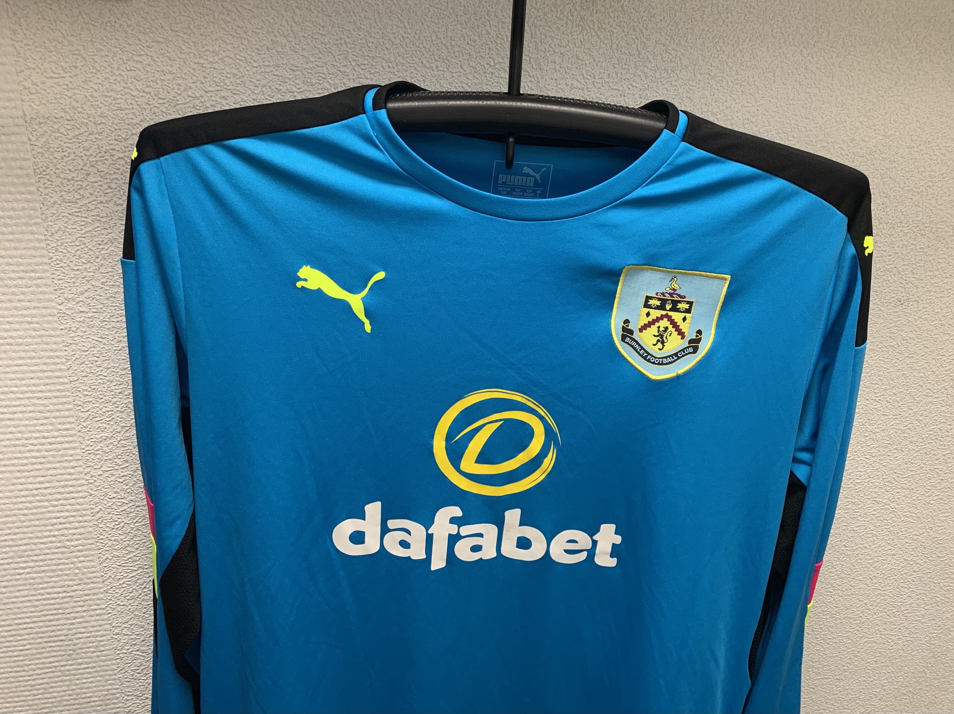 Puma Burnley puma soccer jersey longsleeve L football club Size US L / EU 52-54 / 3 - 2 Thumbnail