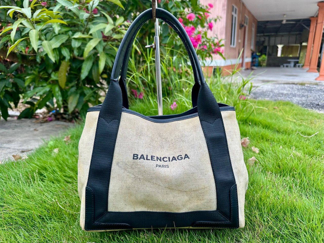 Balenciaga Authentic Balenciaga Navy Cabas Small in Beige Tote Bag Size ONE SIZE - 3 Thumbnail