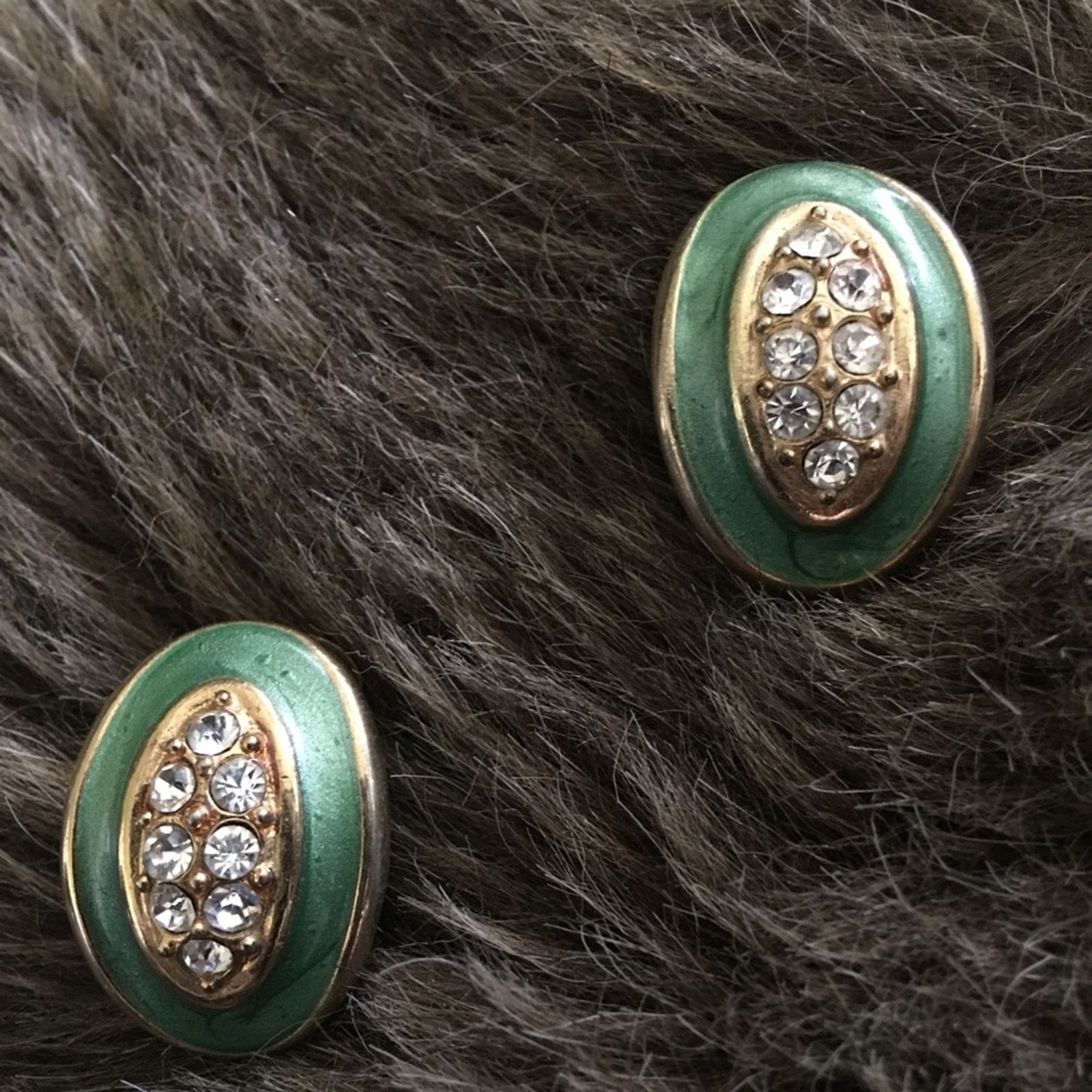 Vintage Vintage mint green enamel rhinestone clip earrings Size ONE SIZE - 1 Thumbnail