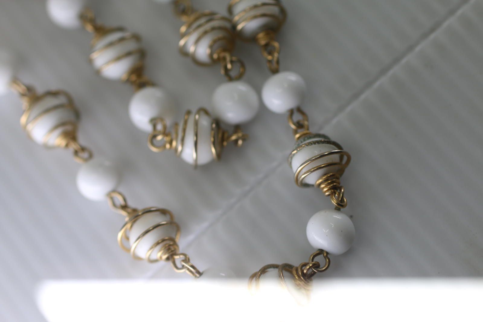 Unknown London Vintage White Glass Bead Necklace Gold Tone Spiral Wire Long Size ONE SIZE - 6 Thumbnail