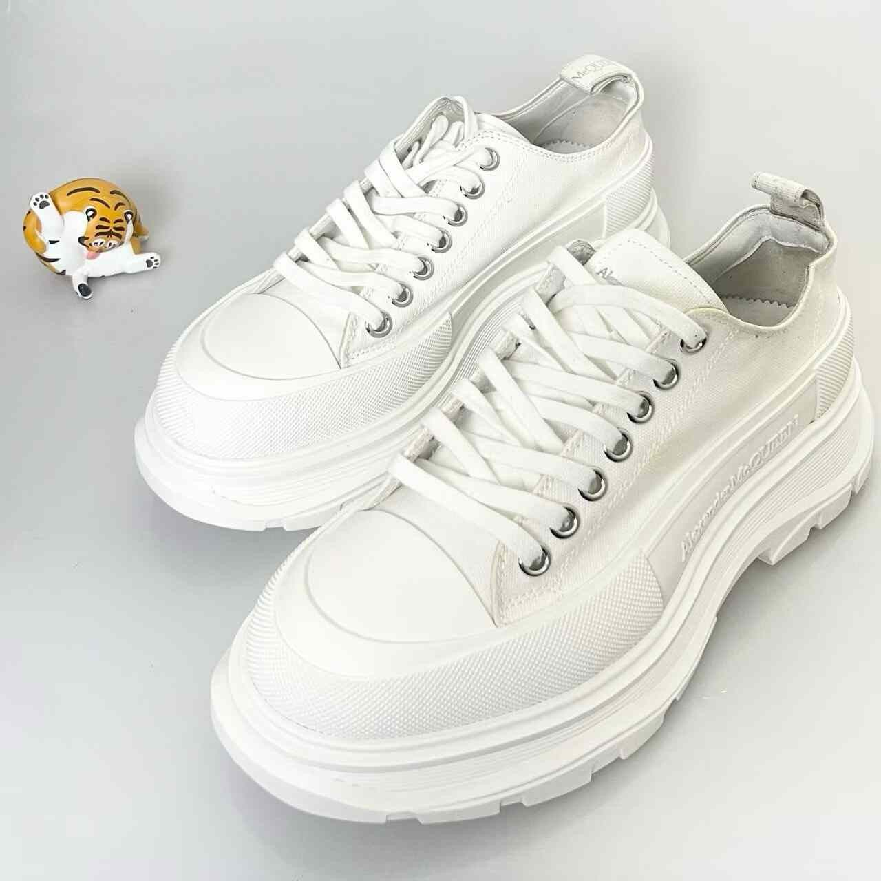 Alexander McQueen Alexander McQueen White Combat Boots Size US 7 / EU 40 - 1 Thumbnail