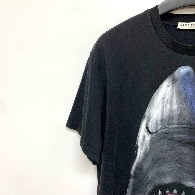 Givenchy Givenchy Shark Short Sleeve T-Shirt 2506-Nextarrow Size US M / EU 48-50 / 2 - 5 Thumbnail