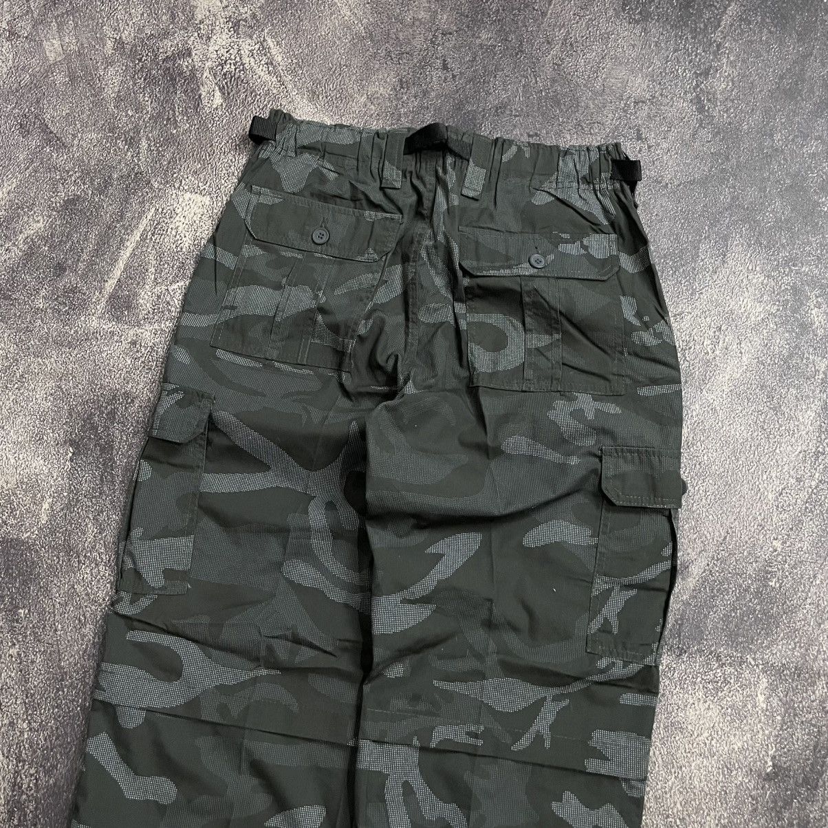 Japanese Brand Rovertstars Camo Cargo Nylon pants Size US 32 / EU 48 - 4 Thumbnail
