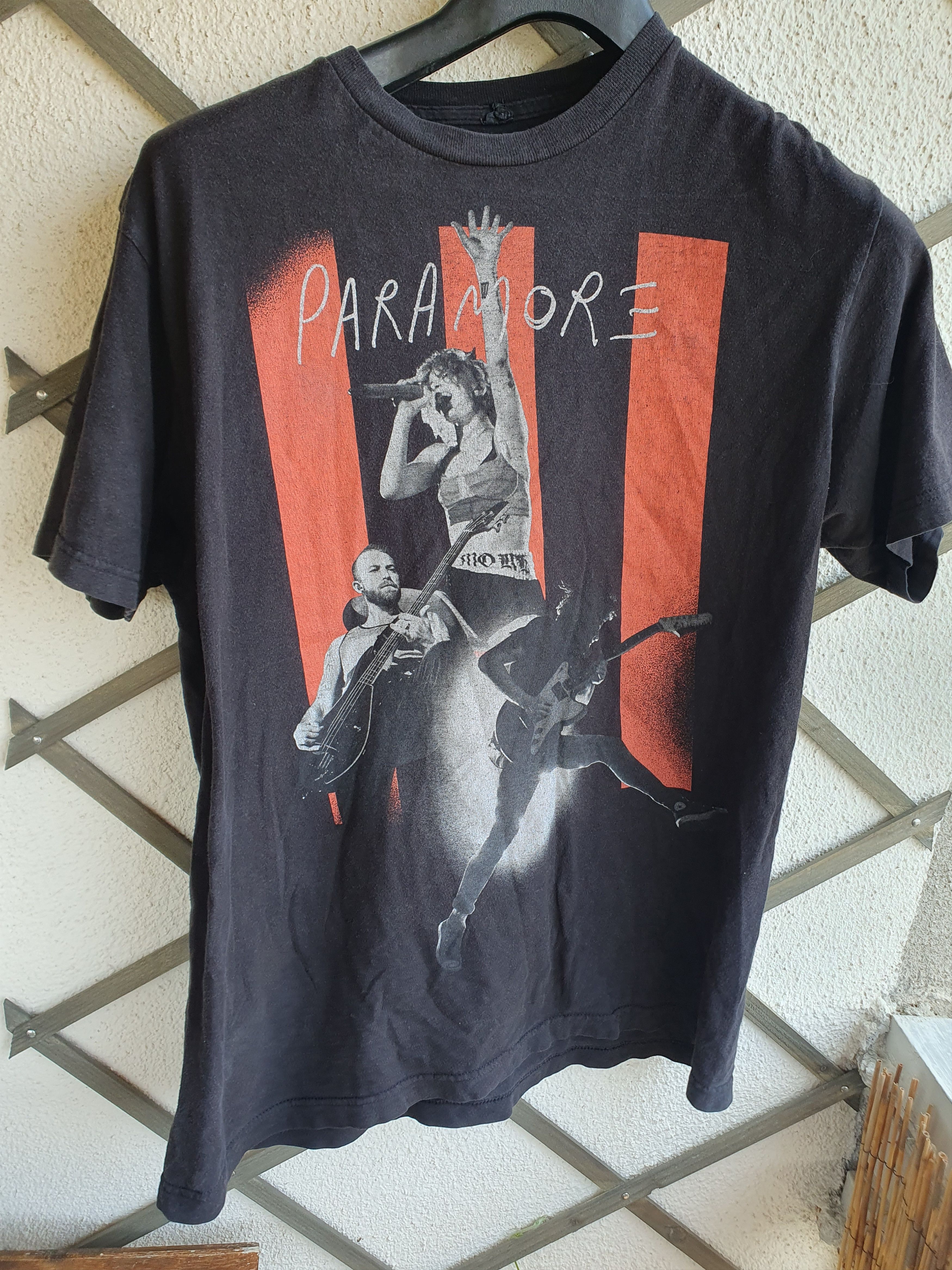 Band Tees Paramore Band Rock t-shirt sz L/M? Size US L / EU 52-54 / 3 - 3 Thumbnail