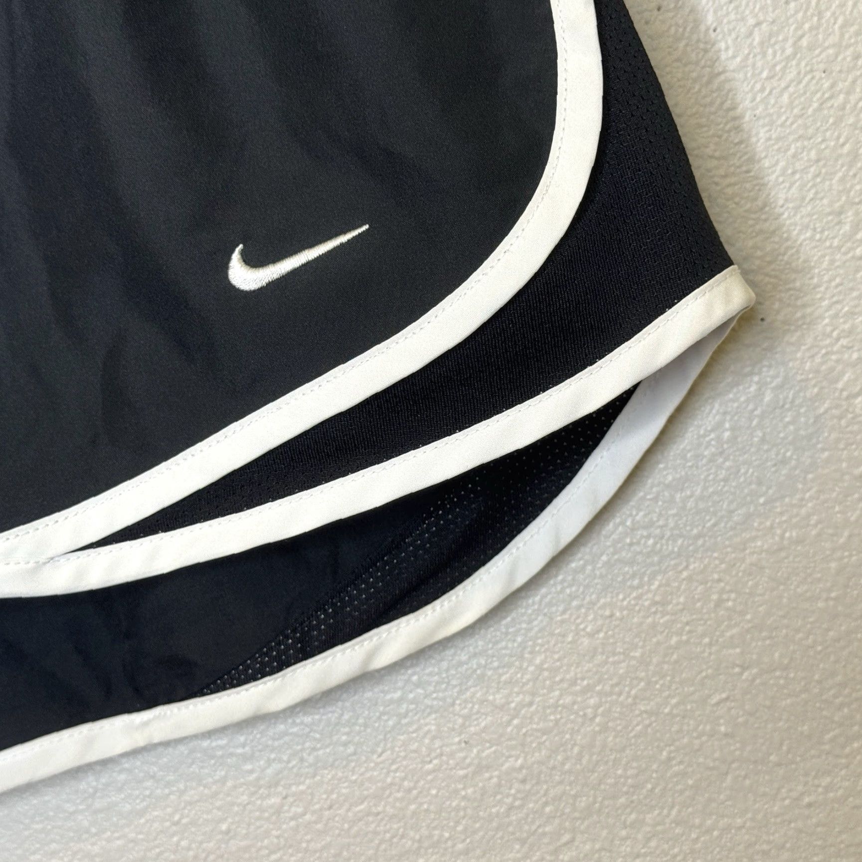 Nike Nike Running Shorts Womens Sz Medium Black Built in Briefs Elastic Waist Size 32" / US 10 / IT 46 - 3 Thumbnail
