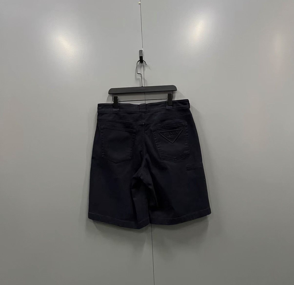 Prada PRADA Triangle Logo Embroidered Shorts J41 Size US 36 / EU 52 - 1 Thumbnail