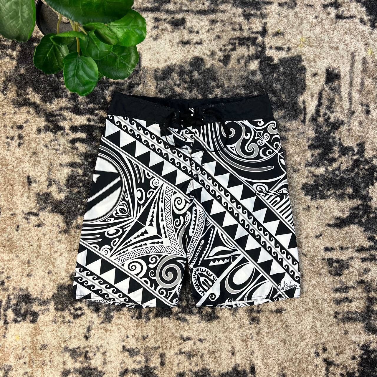 Quiksilver Quiksilver Vintage Y2K Mini Logo Aztec Style Surf Shorts Size US 31 - 1 Thumbnail