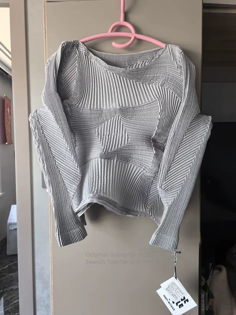 Issey Miyake Issey Miyake Bud Pullover Top, Ice Gray Size S / US 4 / IT 40 - 2 Thumbnail