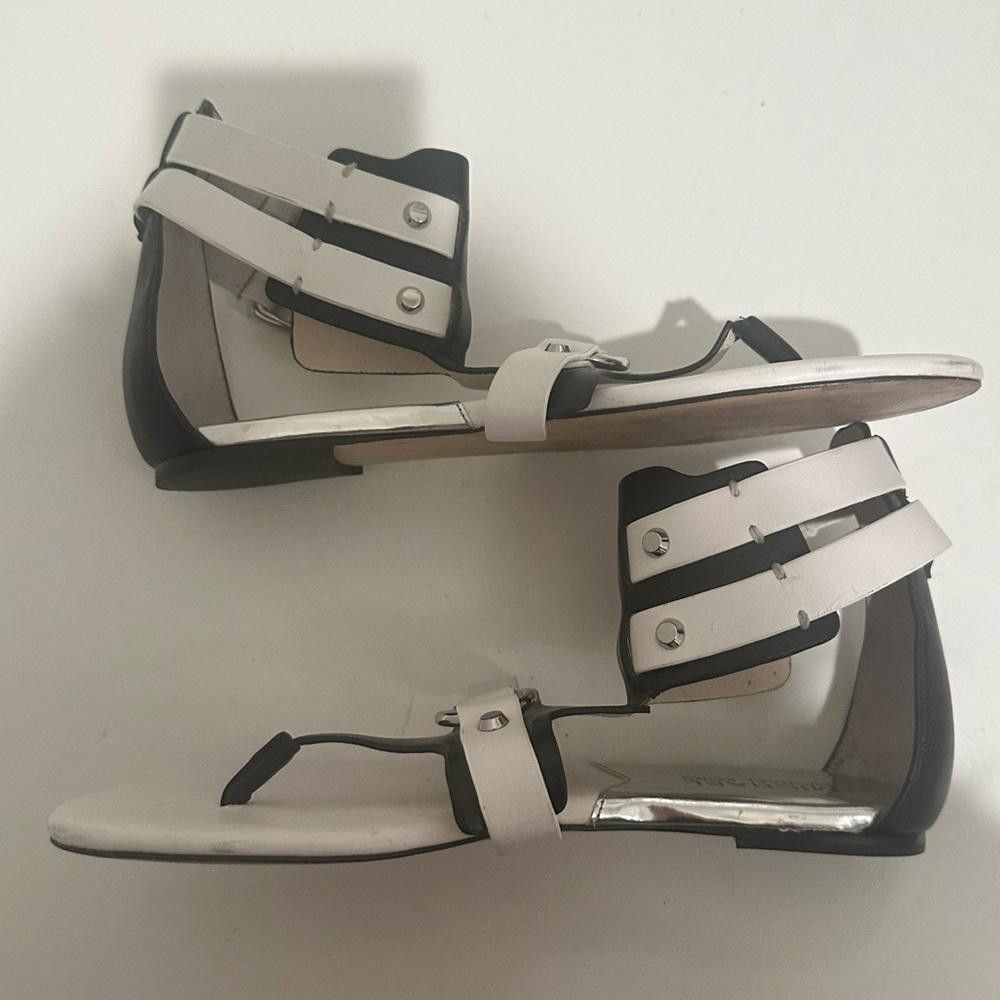 Michael Kors MICHAEL Michael Kors Nadine T-Strap Black White Sandals 6 Size US 6 / IT 36 - 6 Thumbnail