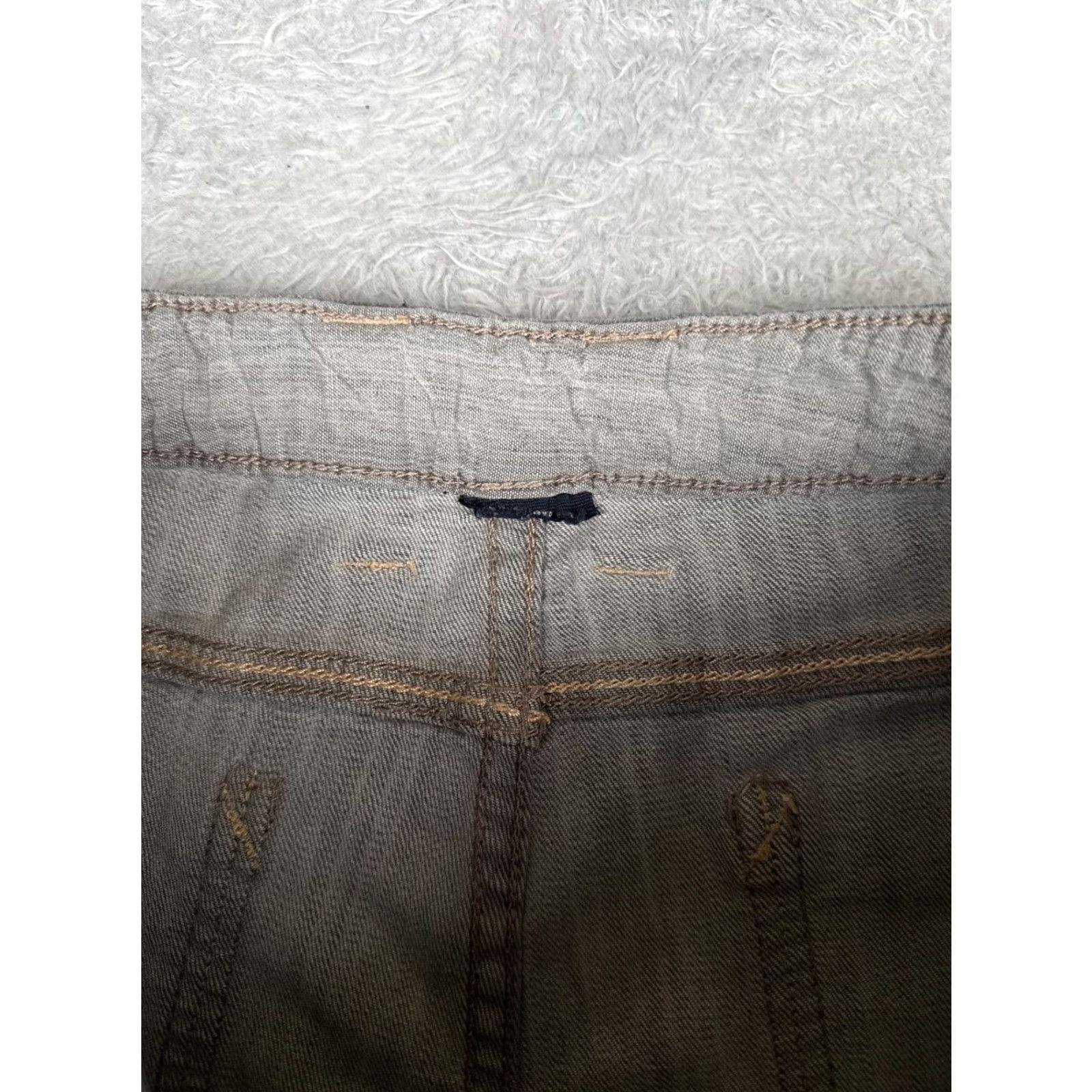 Faded Glory Faded Glory Jeans Capri Womens 30x22 Gray Med Wash Denim Regular Casual City 5-Pocket Womens Size 30" / US 8 / IT 44 - 6 Thumbnail