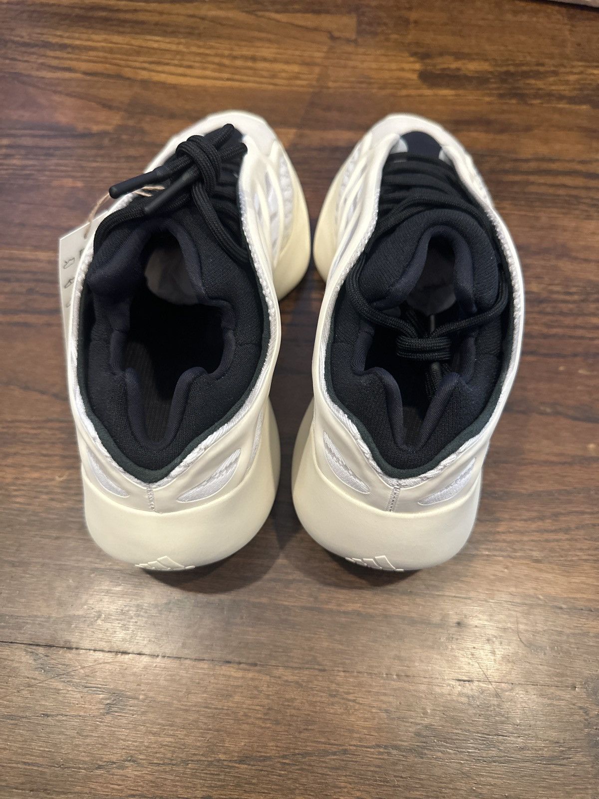 Adidas Yeezy 700 V3 Azael Size 8.5