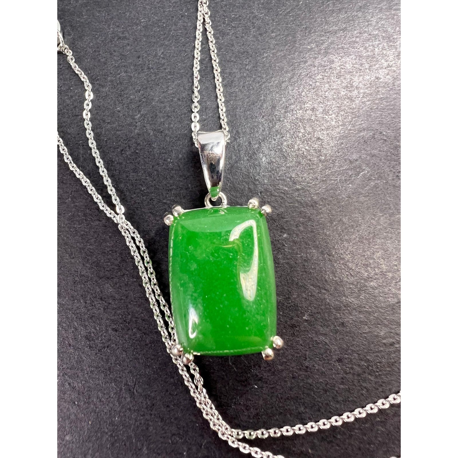 Other Jade pendant and chain necklace in platinum over sterling Size ONE SIZE - 2 Thumbnail