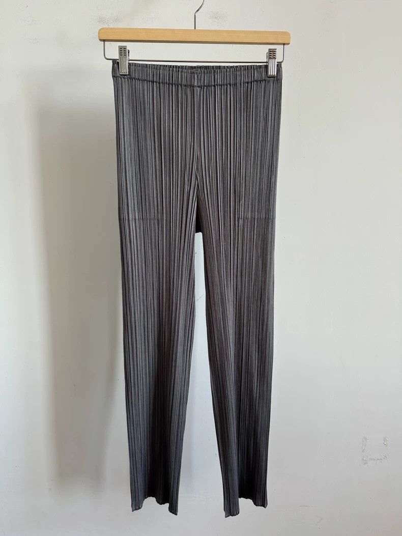 Issey Miyake size:3 Grey pleated trousers