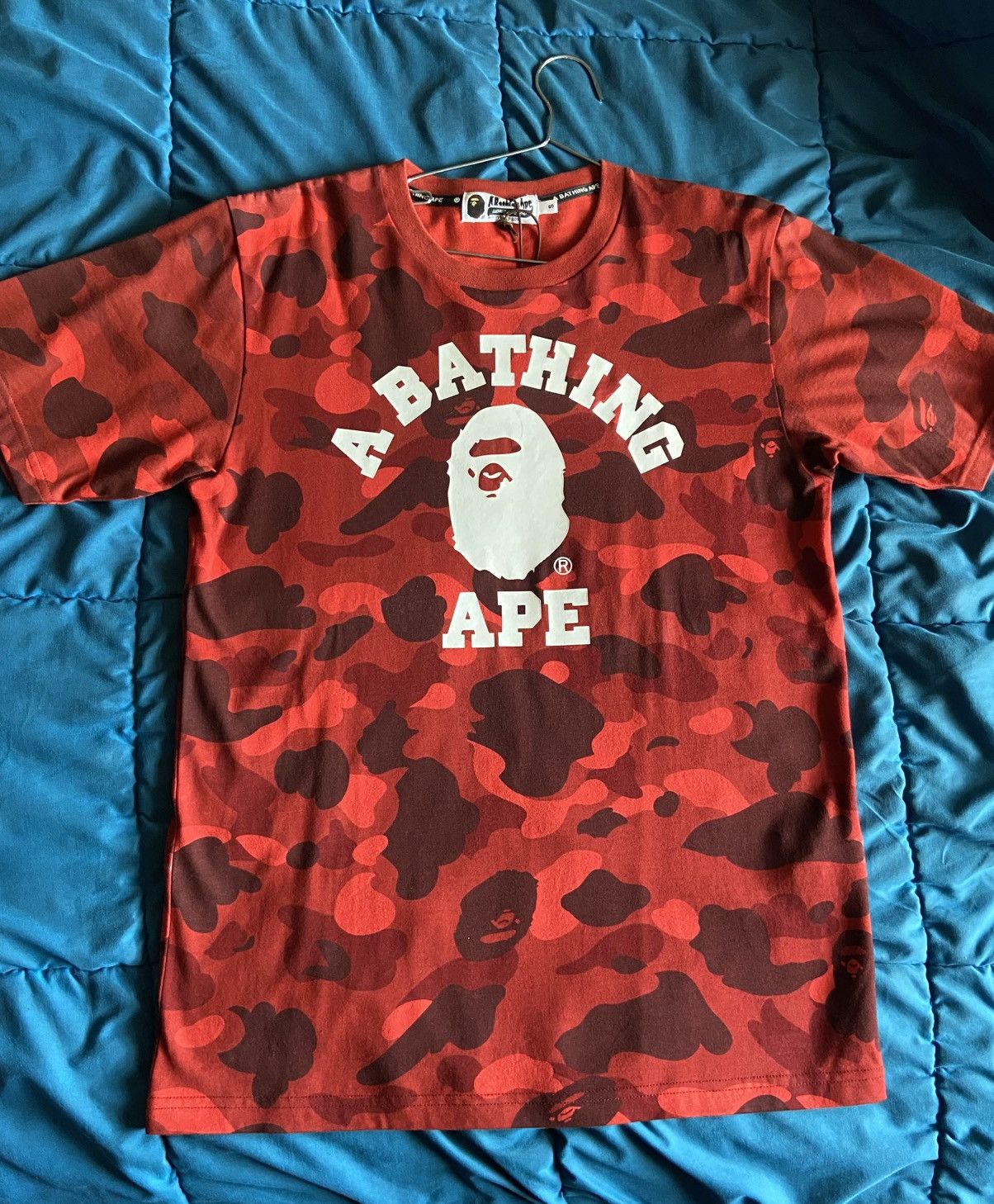 Bape Bape Apehead Camo Mens size Medium T shirt New with tags Size US S / EU 44-46 / 1 - 1 Thumbnail