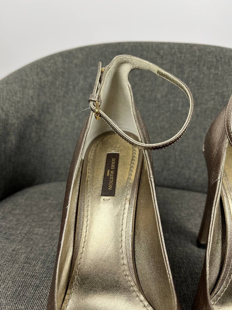 Louis Vuitton Leather pump with ankle strap Louis Vuitton Size US 6.5 / IT 36.5 - 10 Thumbnail