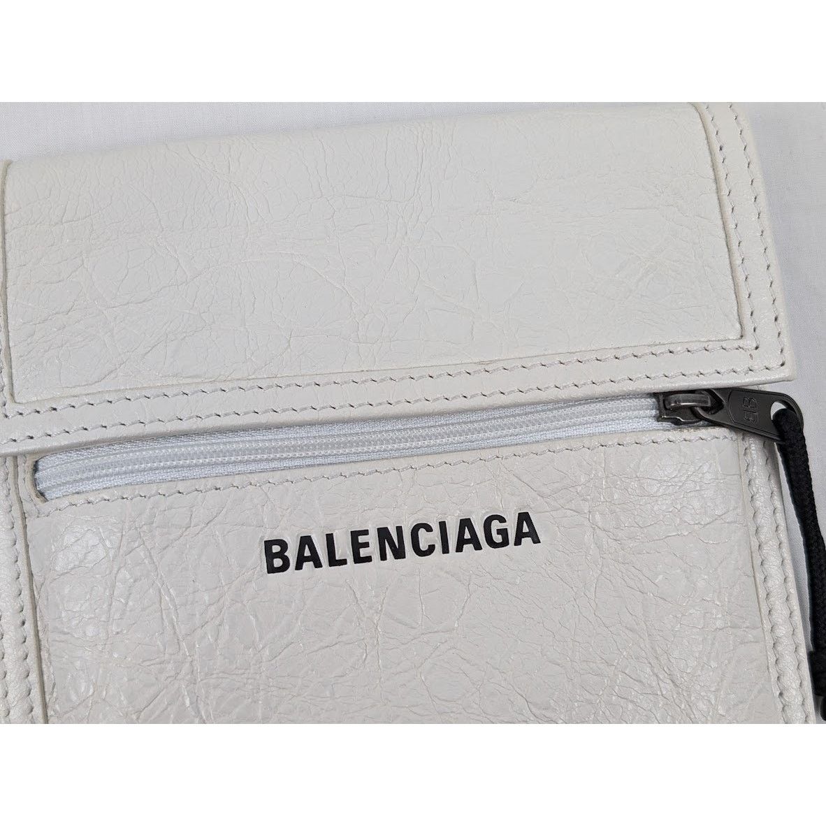 Balenciaga o1rshd1 Size: OS / Arena Lamb Dr Explorer Pouch Strap White Size ONE SIZE - 3 Thumbnail