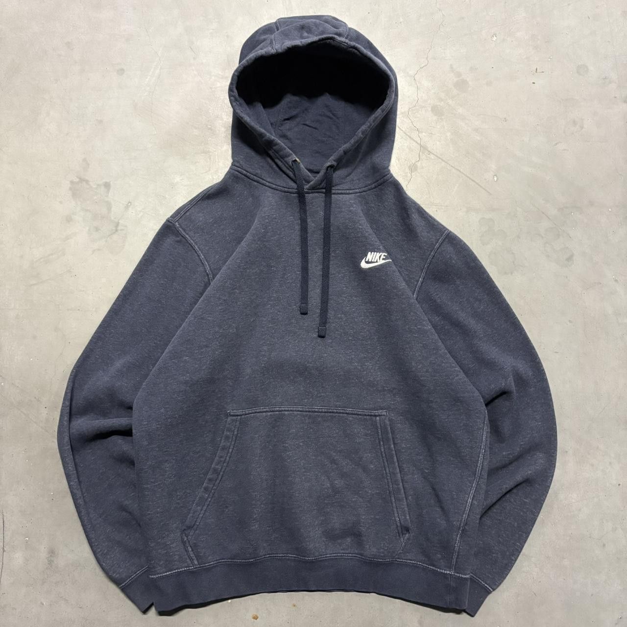 Nike Crazy Vintage 2000s/Y2K Nike Spellout Swoosh Essential navy blue Nike Hoodie! Size US M / EU 48-50 / 2 - 1 Thumbnail