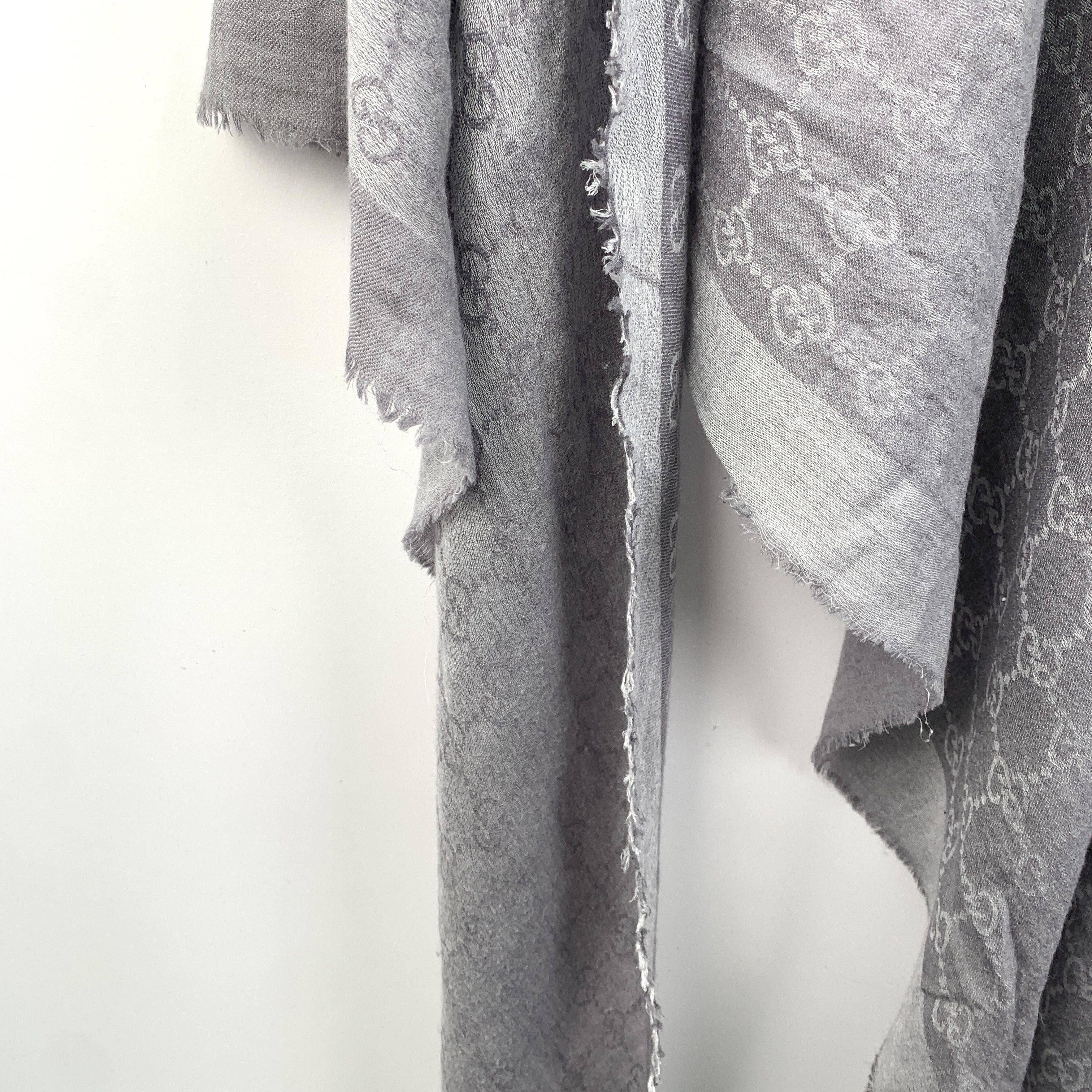 Gucci Gucci Logo Jacquard Shawl Silver Grey (186×76cm) Size ONE SIZE - 6 Thumbnail