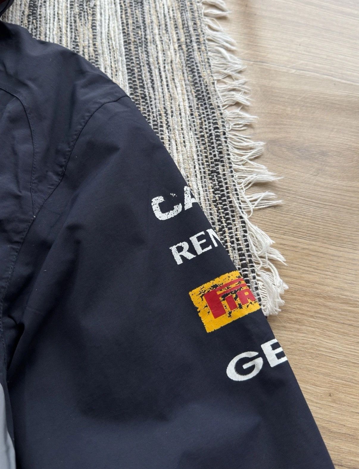 Red Bull Red Bull Infiniti Racing Windbreaker Distressed Jacket SizeS Size US S / EU 44-46 / 1 - 9 Thumbnail