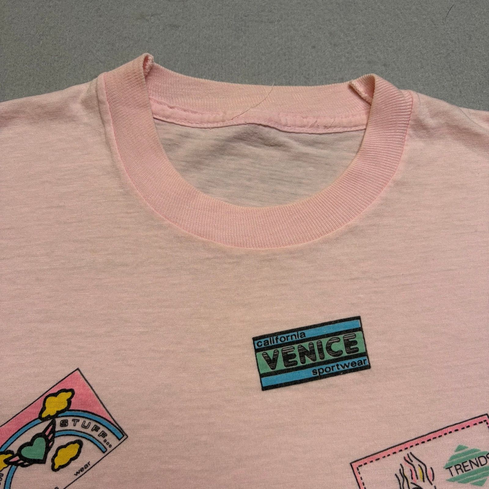Vintage Vintage 80s Pink All Over Patch Graphic T-Shirt Small USA Size US S / EU 44-46 / 1 - 2 Thumbnail