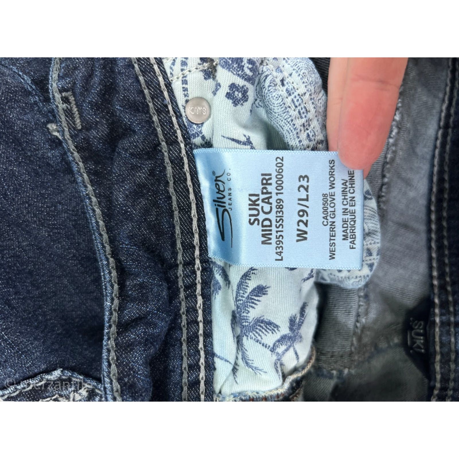 Silver Jeans Co. VINTAGE Silver Jeans Pants Womens 29 Denim Capri Blue Cotton Embroidered Logo 5-Pocket Inseam 24 Machine Washable Regular Stretch Size 29" - 5 Thumbnail