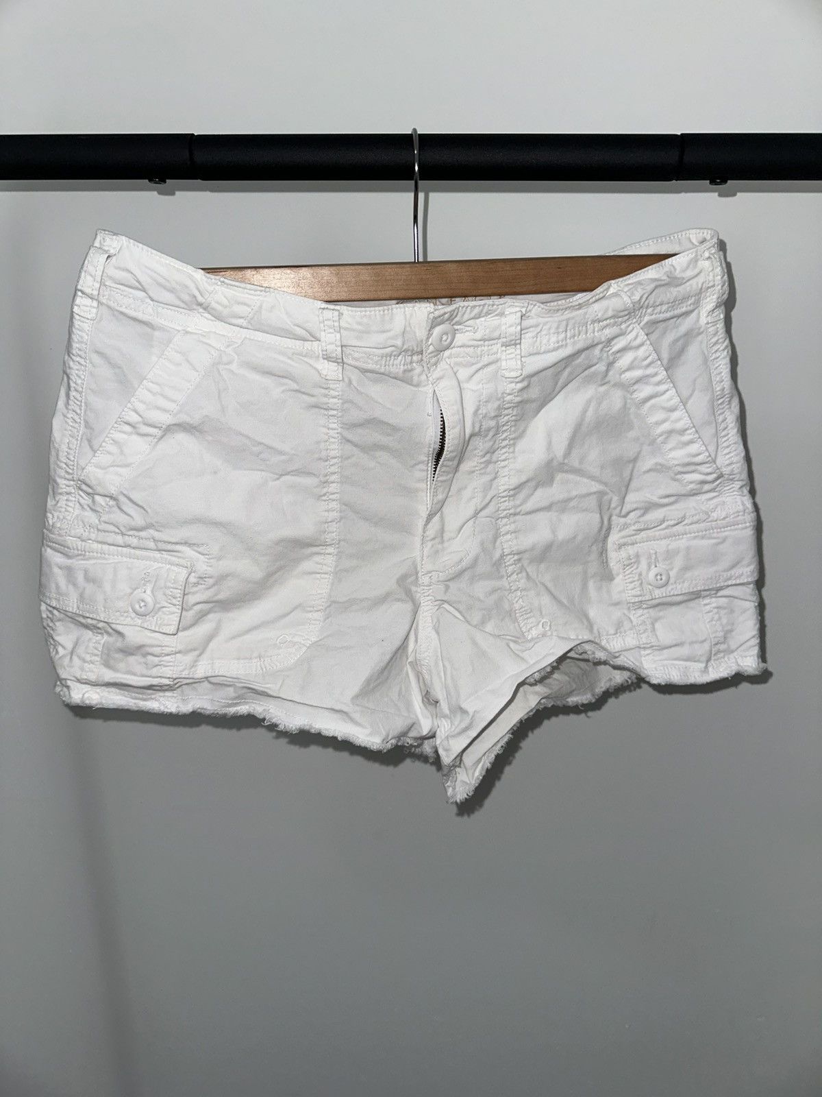 American Eagle Outfitters American Eagle Outfitters White Basic mini cargo shorts Size 30" / US 8 / IT 44 - 1 Thumbnail