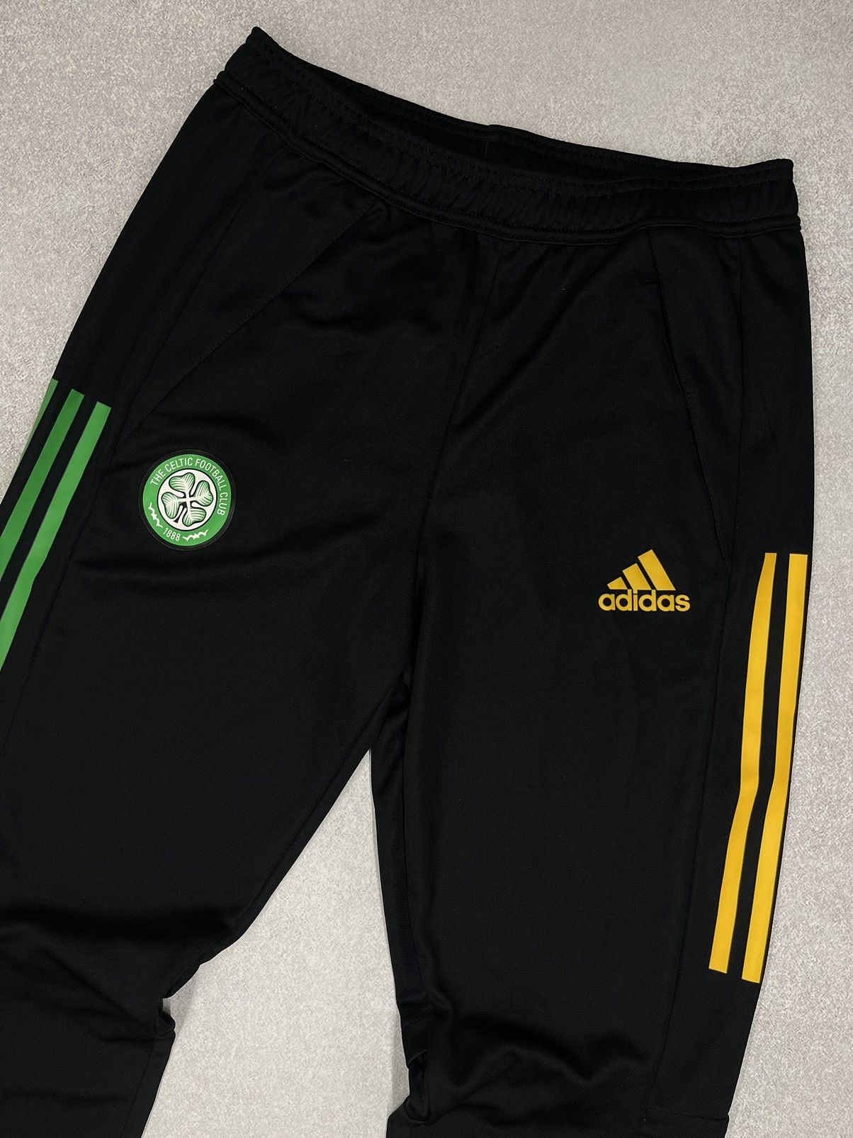 Adidas Mens Adidas Celtic Black Sweatpants Aeroready Soccer Jersey Size US 30 / EU 46 - 3 Thumbnail