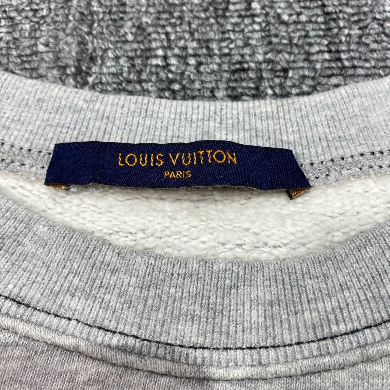 Louis Vuitton LV Gray Chest Gesture Logo Sweatshirt M Size US M / EU 48-50 / 2 - 4 Thumbnail