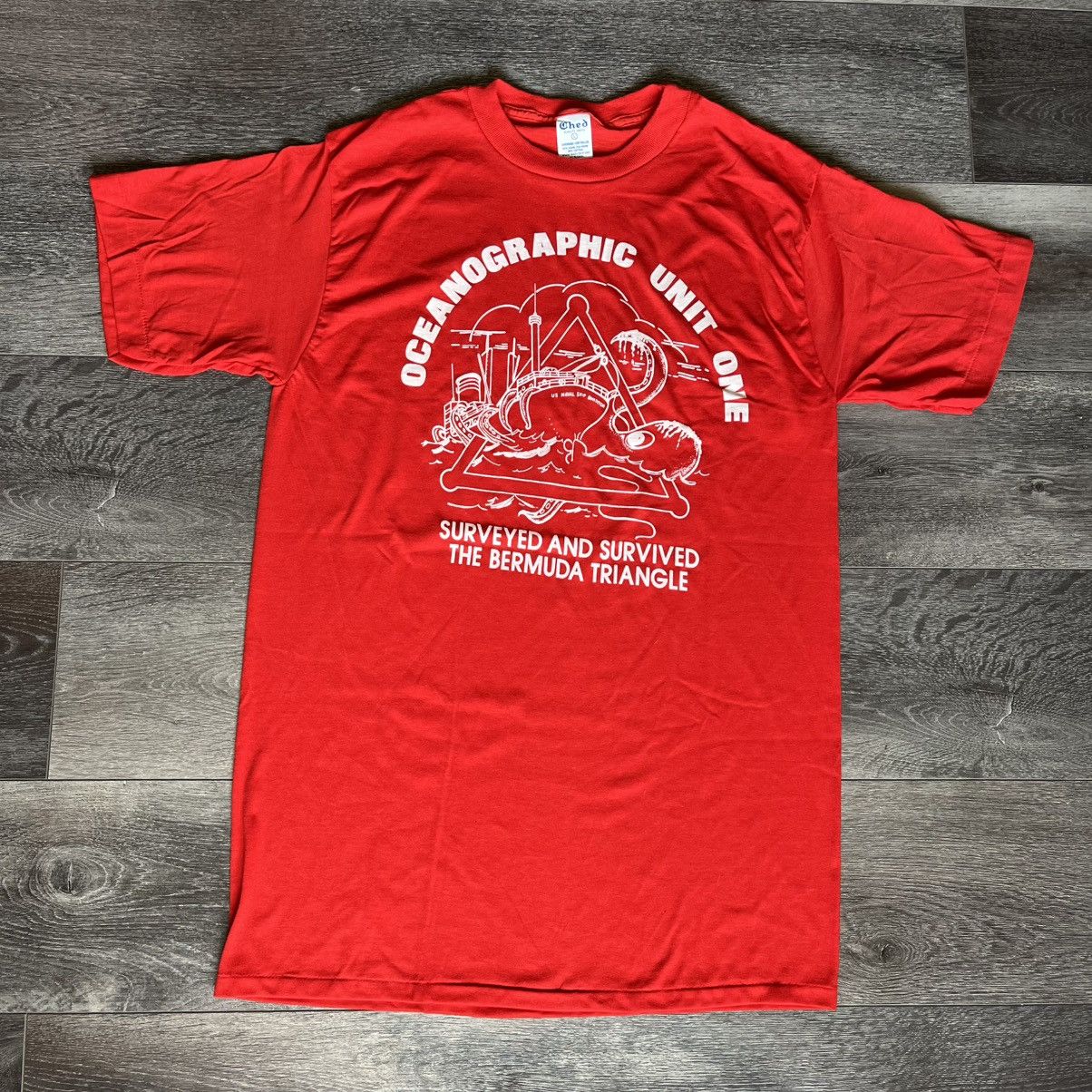 Vintage Vintage 1980s Bermuda Triangle Surveyed and Survived T Shirt Size US M / EU 48-50 / 2 - 1 Thumbnail