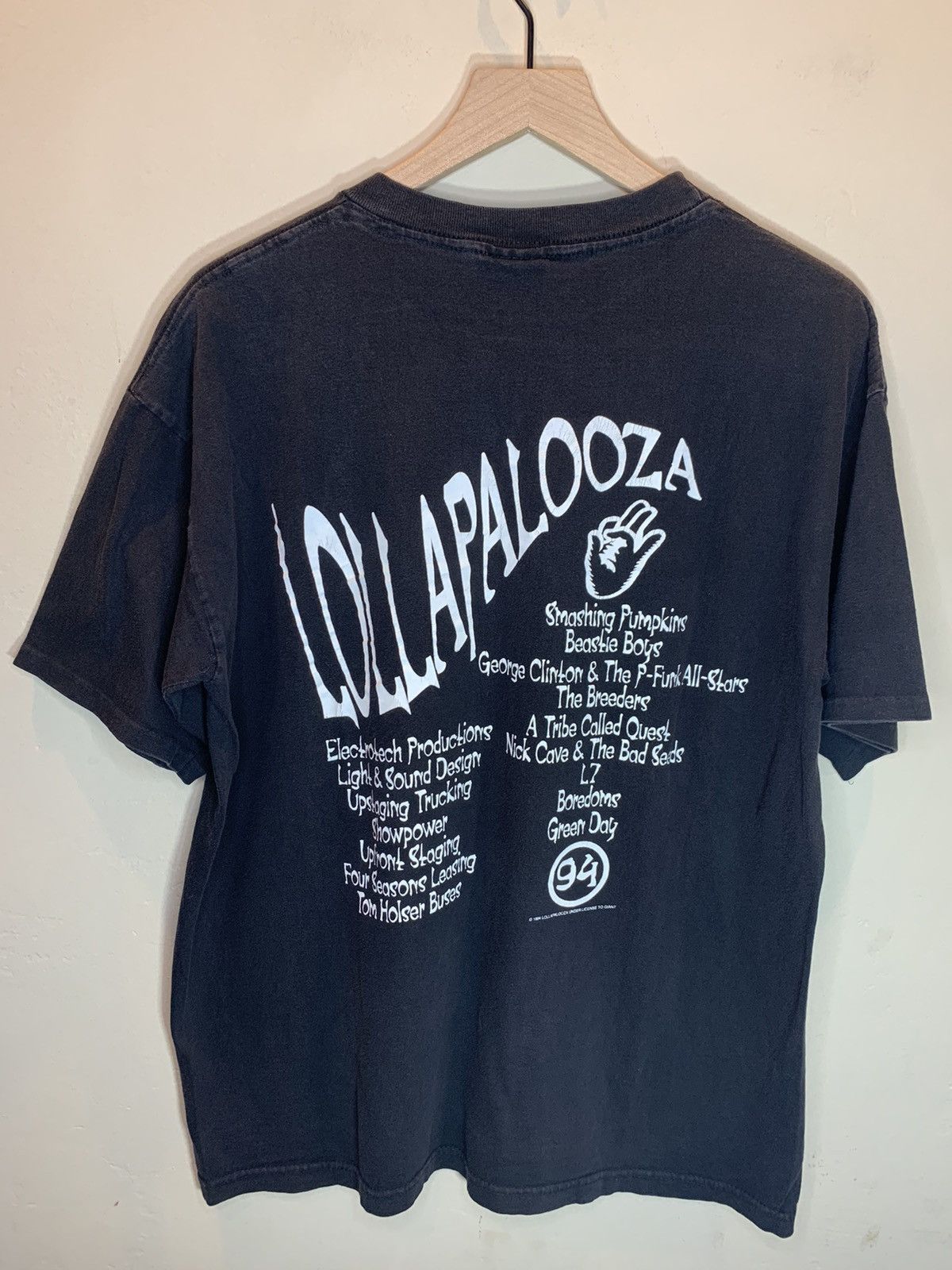 Band Tees *RARE* Vintage 1994 Lollapalooza Local Crew Giant T-Shirt Size US L / EU 52-54 / 3 - 1 Thumbnail