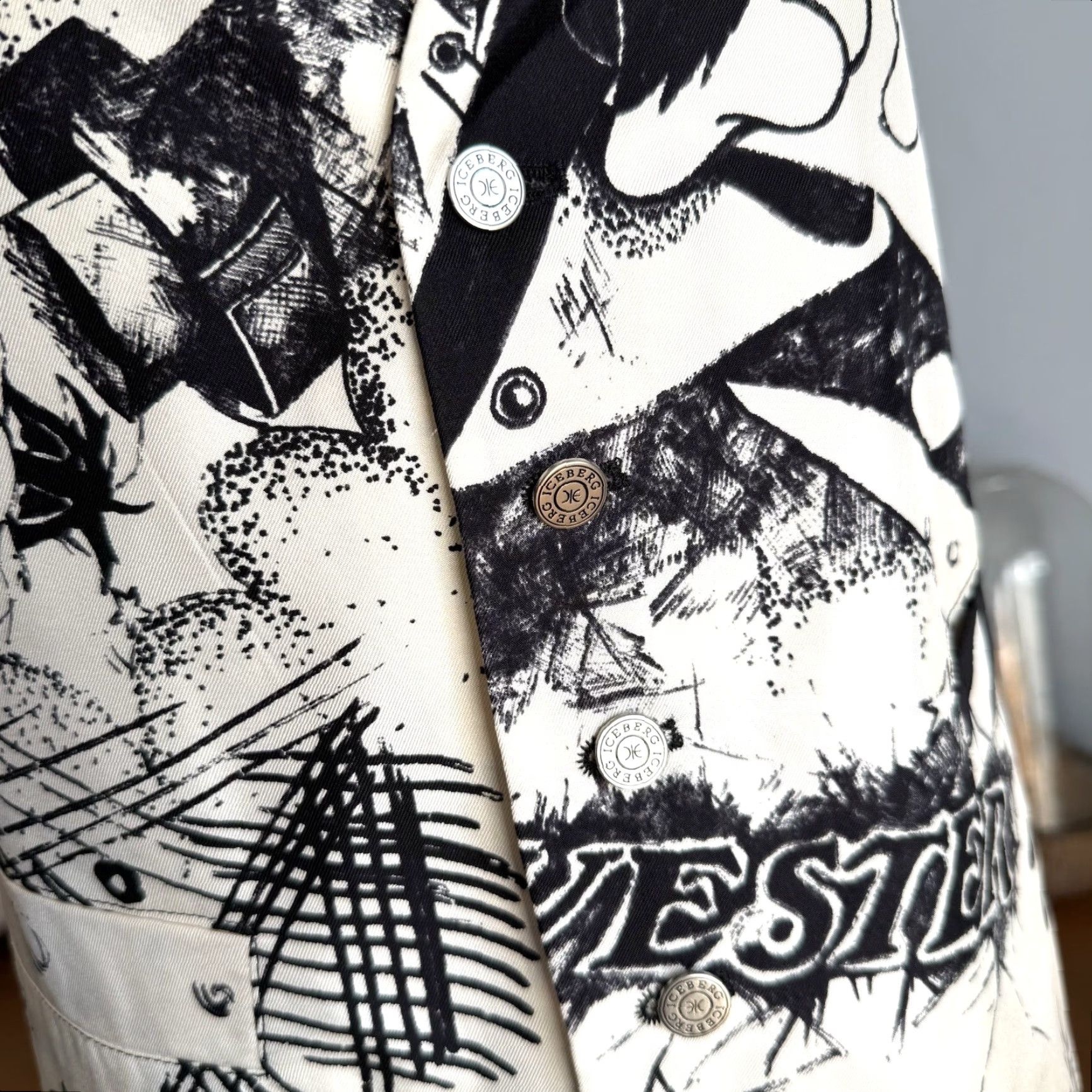 Vintage VINTAGE Iceberg Sylvester Cat Vest Warner Bros Silk Blend White Black M Size US M / EU 48-50 / 2 - 6 Thumbnail