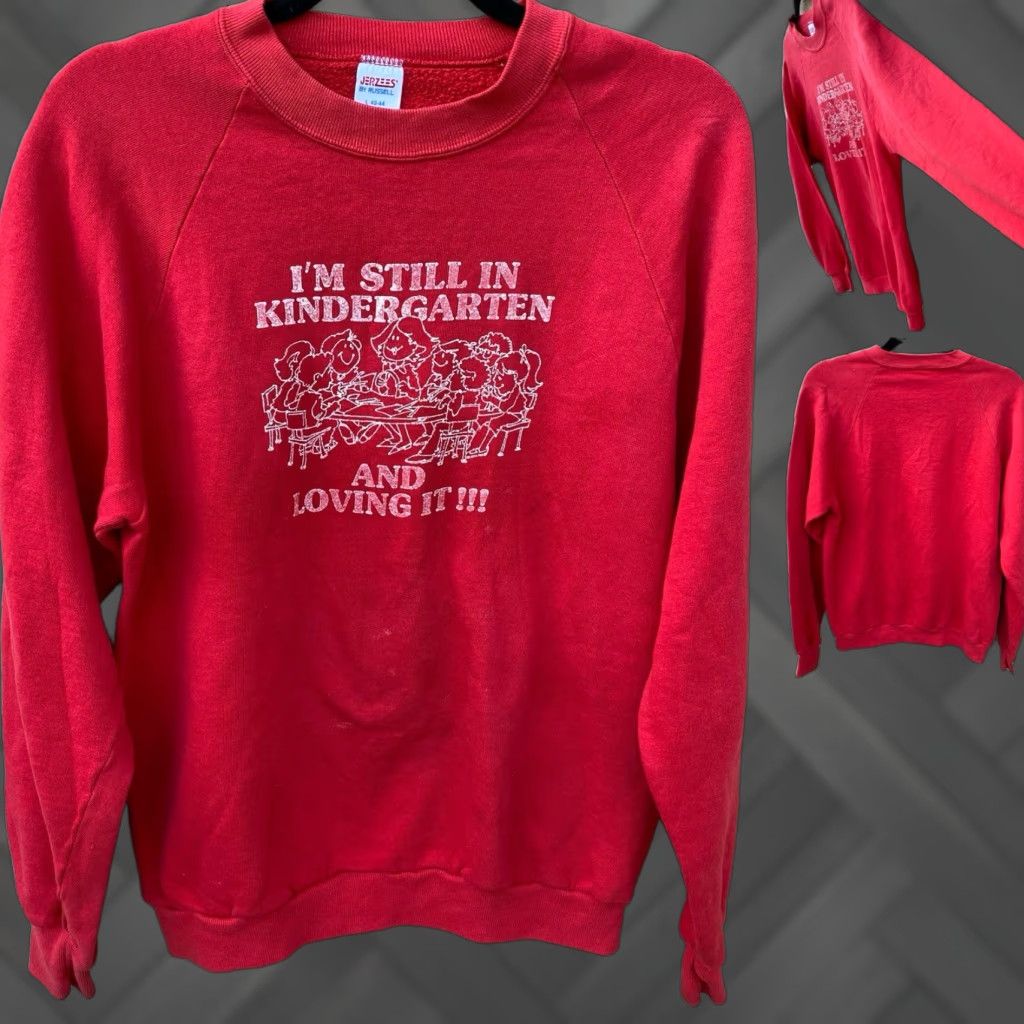 Jerzees VINTAGE Im Still In Kindergarten And Loving It Raglan Sweatshirt Worn Distressed Mens L Red Jerzees Graphic Print Cotton Blend Pullover Long Sleeve Size US L / EU 52-54 / 3 - 1 Thumbnail