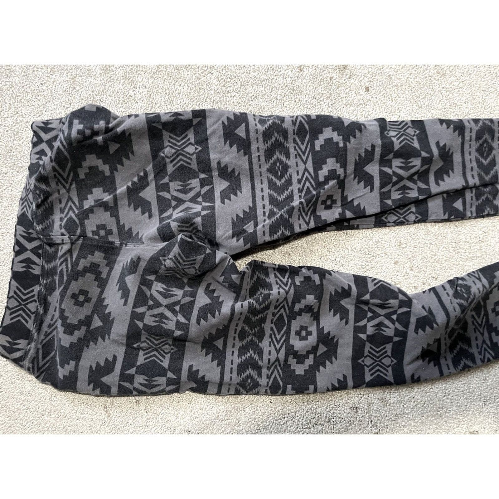 Express Express Leggings Women Black Aztec Print Stretch Ankle XS Size Exercise Activewear Pants Size 26" / US 2 / IT 38 - 4 Thumbnail