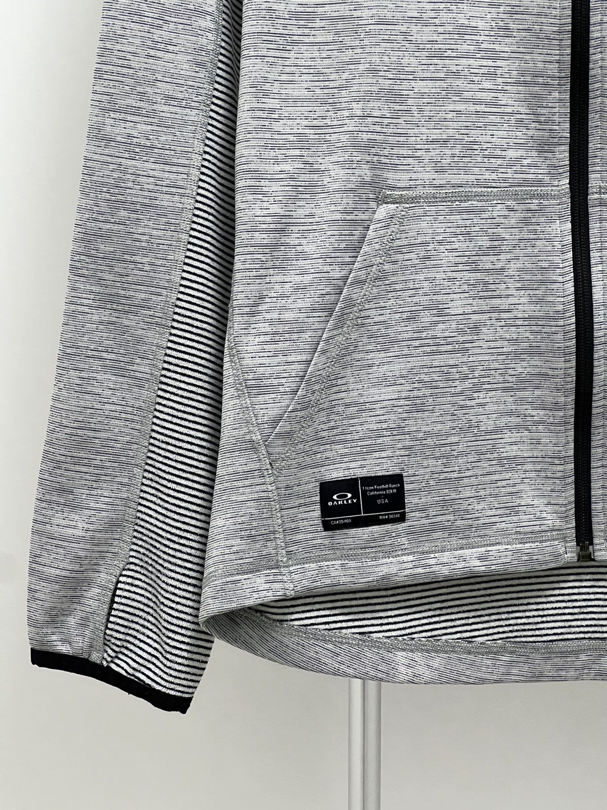 Oakley × Vintage Y2K Oakley Full Zip Hoodie size M Size US M / EU 48-50 / 2 - 2 Thumbnail