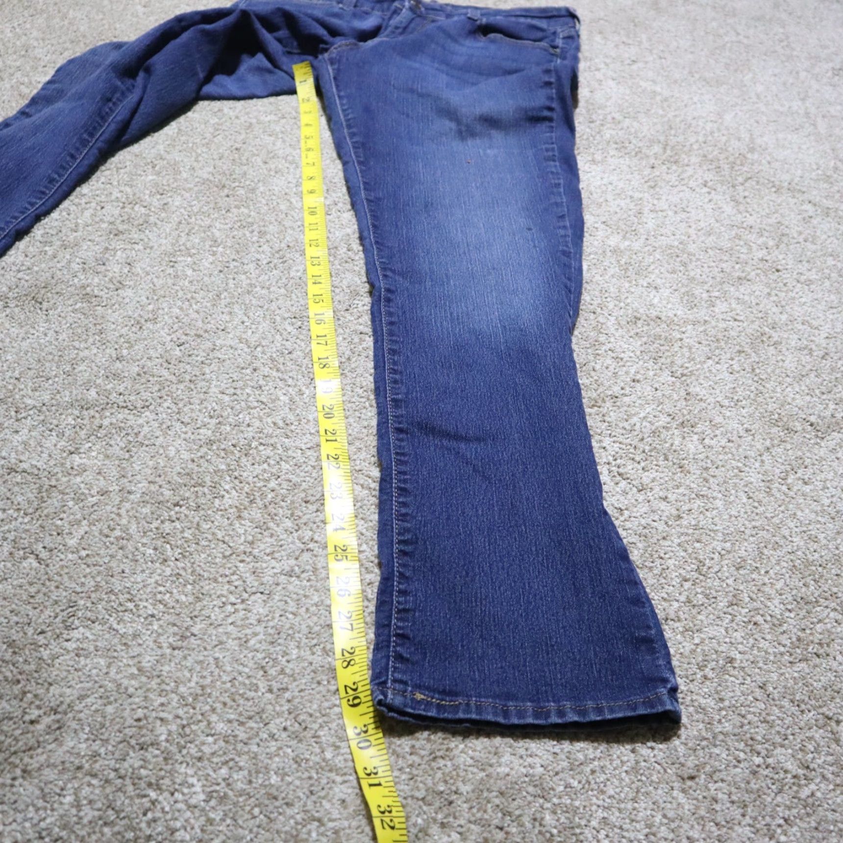 Levi's Levi's Jeans Relaxed Straight Men 31 Blue 5-Pocket Denim Medium Wash Logo Western Classic USA Jeans Size US 31 - 6 Thumbnail