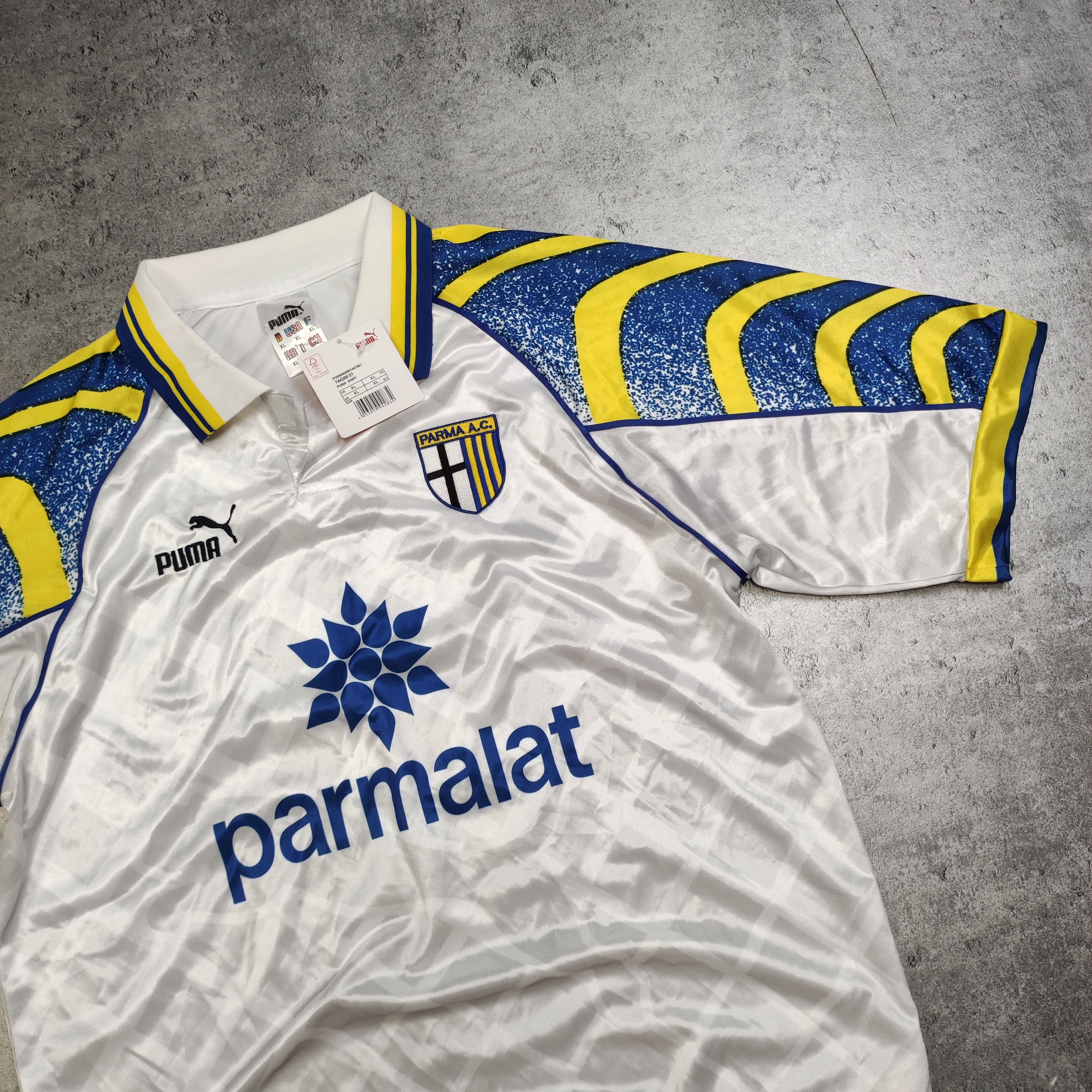 Vintage Vintage RARE 1995 Home Parma FC #11 Crespo Football Kit Size US XL / EU 56 / 4 - 4 Thumbnail