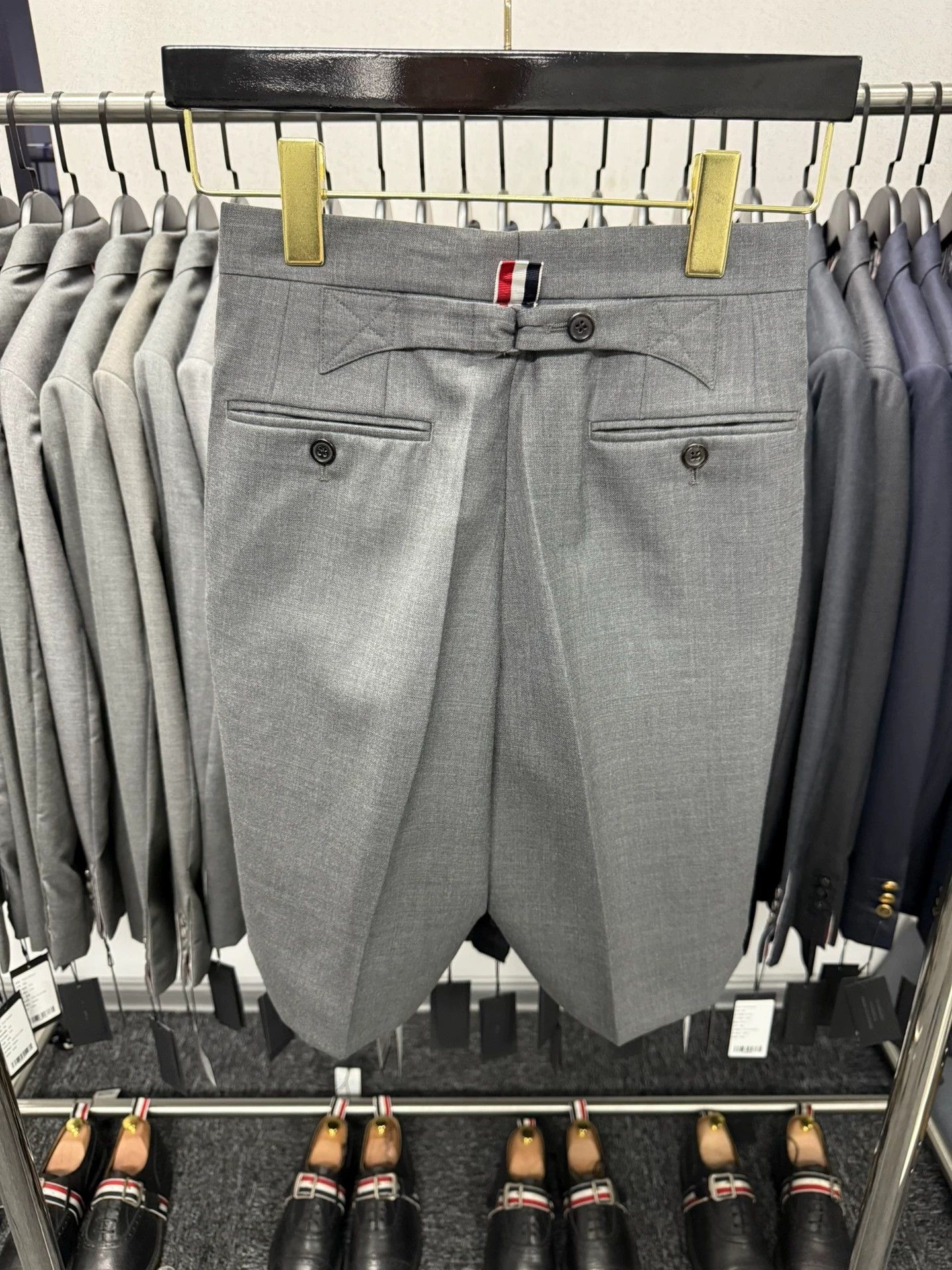 Thom Browne Thom Browne Women's Classic Mid Gray Wool Suit Shorts Size 26" / US 2 / IT 38 - 2 Thumbnail