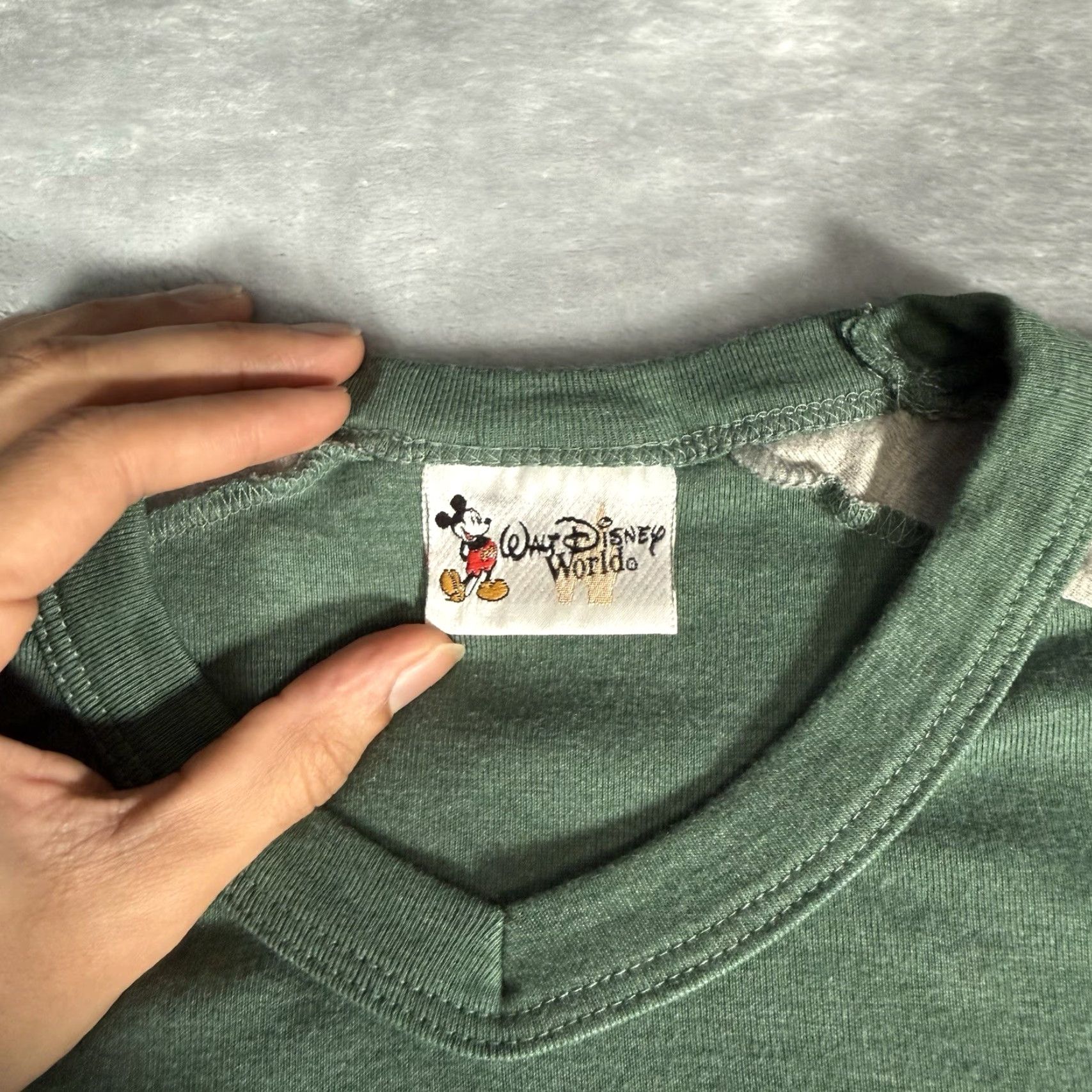 Vintage VINTAGE Disney World Animal Kingdom T Shirt Mens L Slim Fit V Neck Made In USA Size US L / EU 52-54 / 3 - 3 Thumbnail