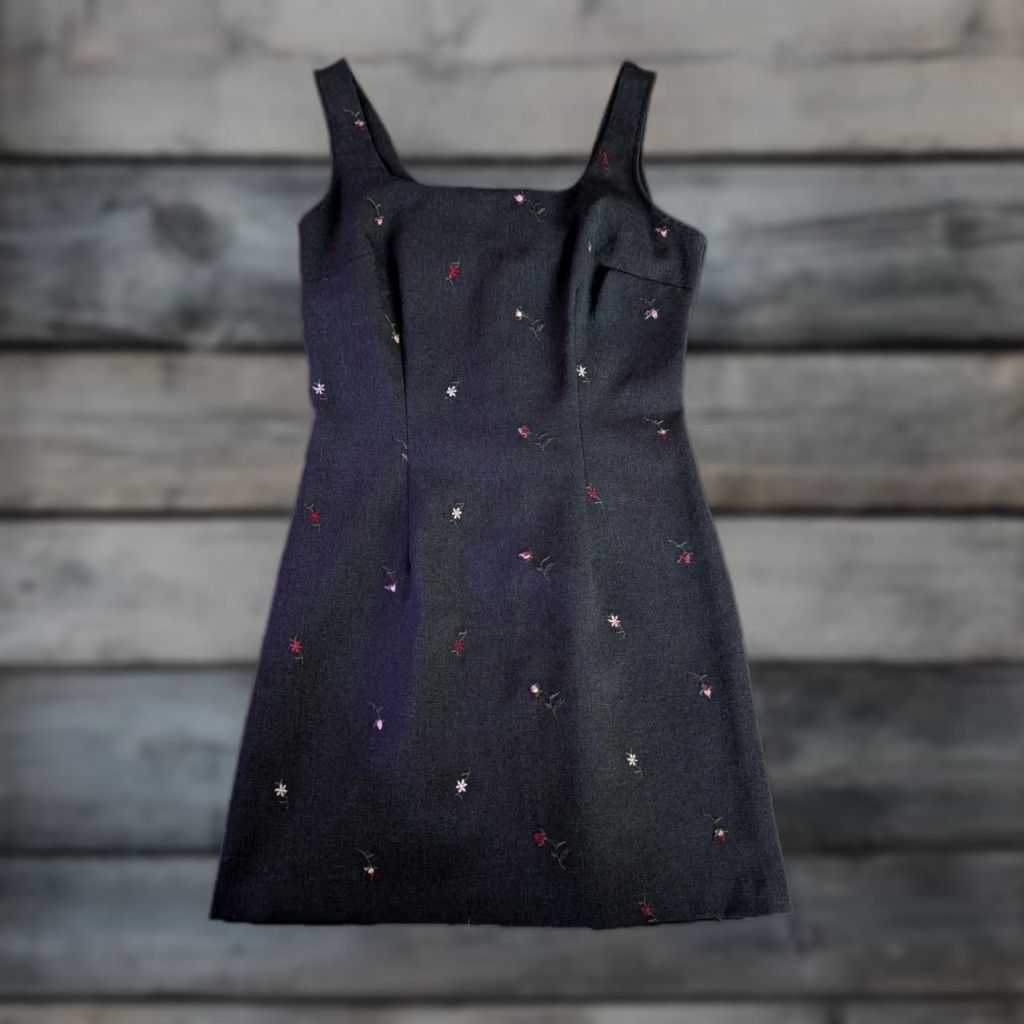 VINTAGE City Triangles Dress 7 Women Knee Length A-Line Charcoal  Embroidered Flowers 90s Beach Flower