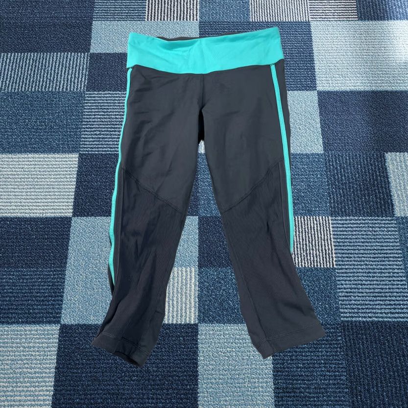 Lululemon Lululemon Leggings Womens Size 6 Cropped Skinny Pull On Black Blue Stretch Yoga Athleisure Medium Spring Summer Fall Womens Size 28" / US 6 / IT 42 - 1 Thumbnail