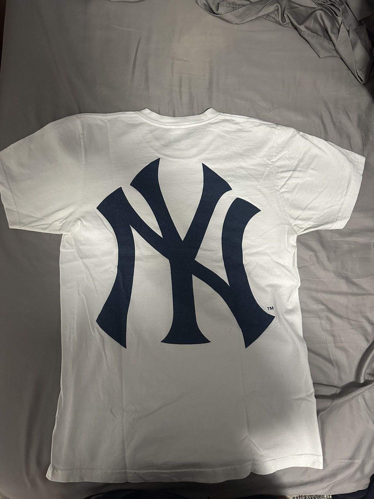 MLB × Supreme Supreme x MLB Yankees Tee Size US M / EU 48-50 / 2 - 3 Thumbnail