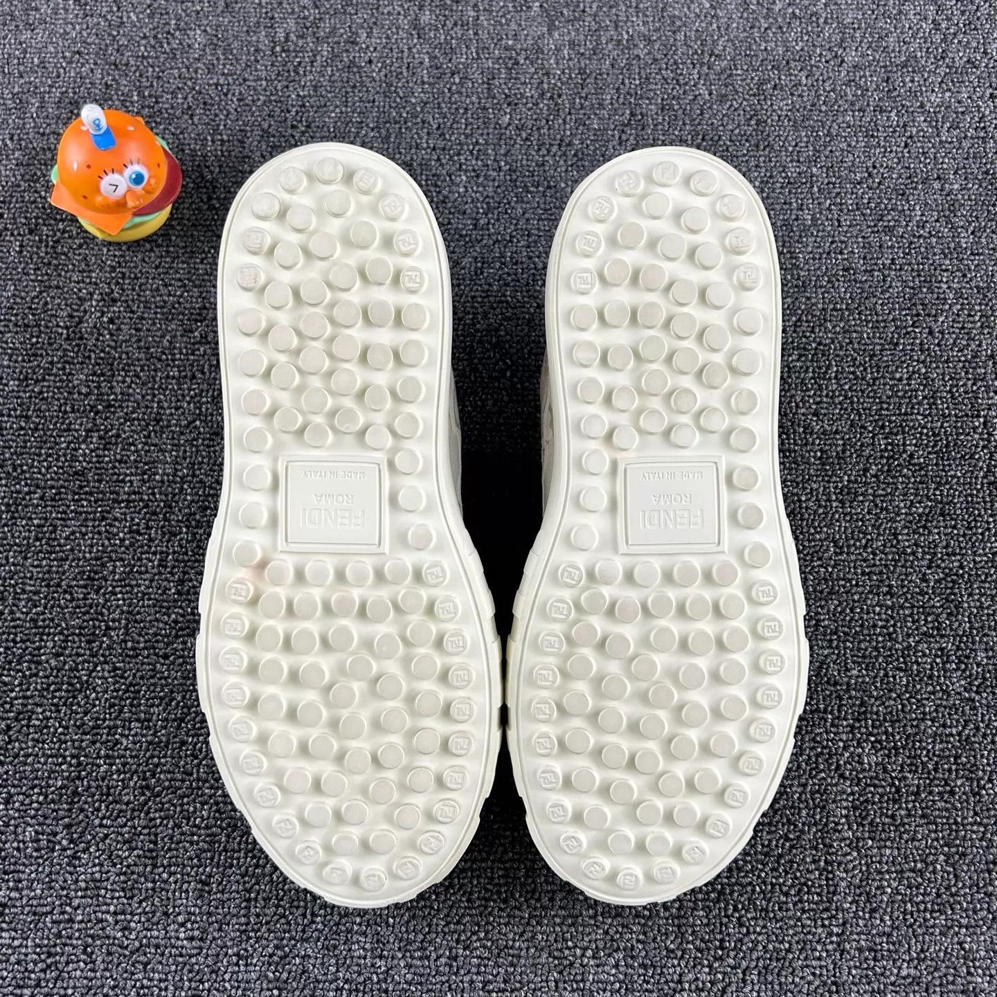 Fendi Fendi Monogram Beige Low-Top Sneakers 36 Size US 5.5 / IT 35.5 - 6 Thumbnail