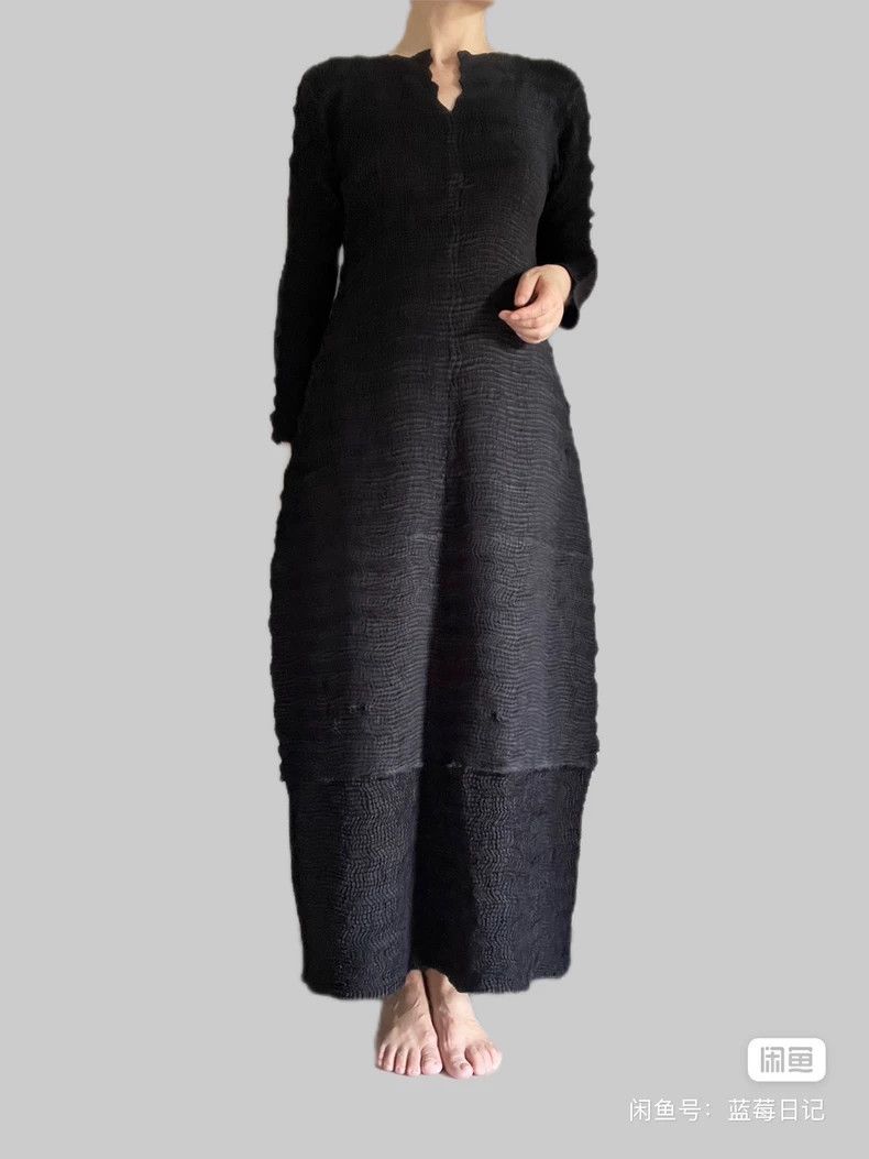 Issey Miyake Issey Miyake Black long-sleeved dress with a main line Size M / US 6-8 / IT 42-44 - 1 Thumbnail