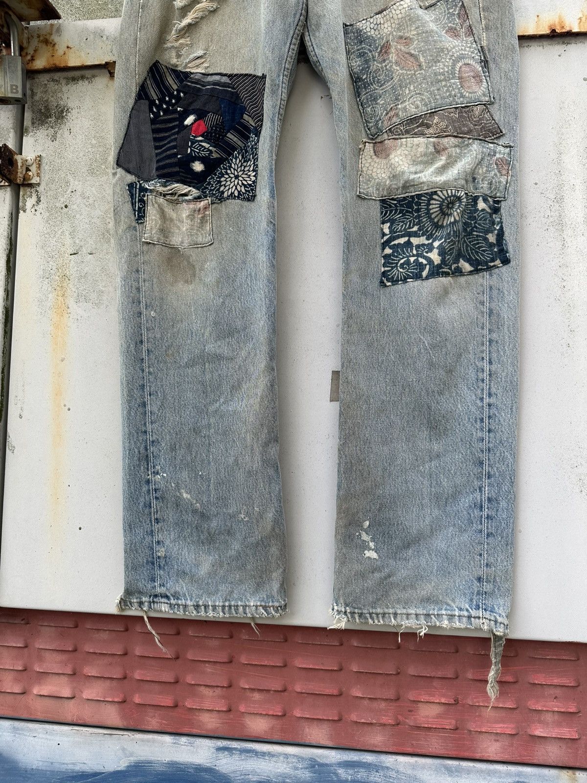 Levi's Vintage Clothing 👹Vintage THRASHED Levis 501 Patchwork Baggy Jeans Size US 33 - 8 Thumbnail