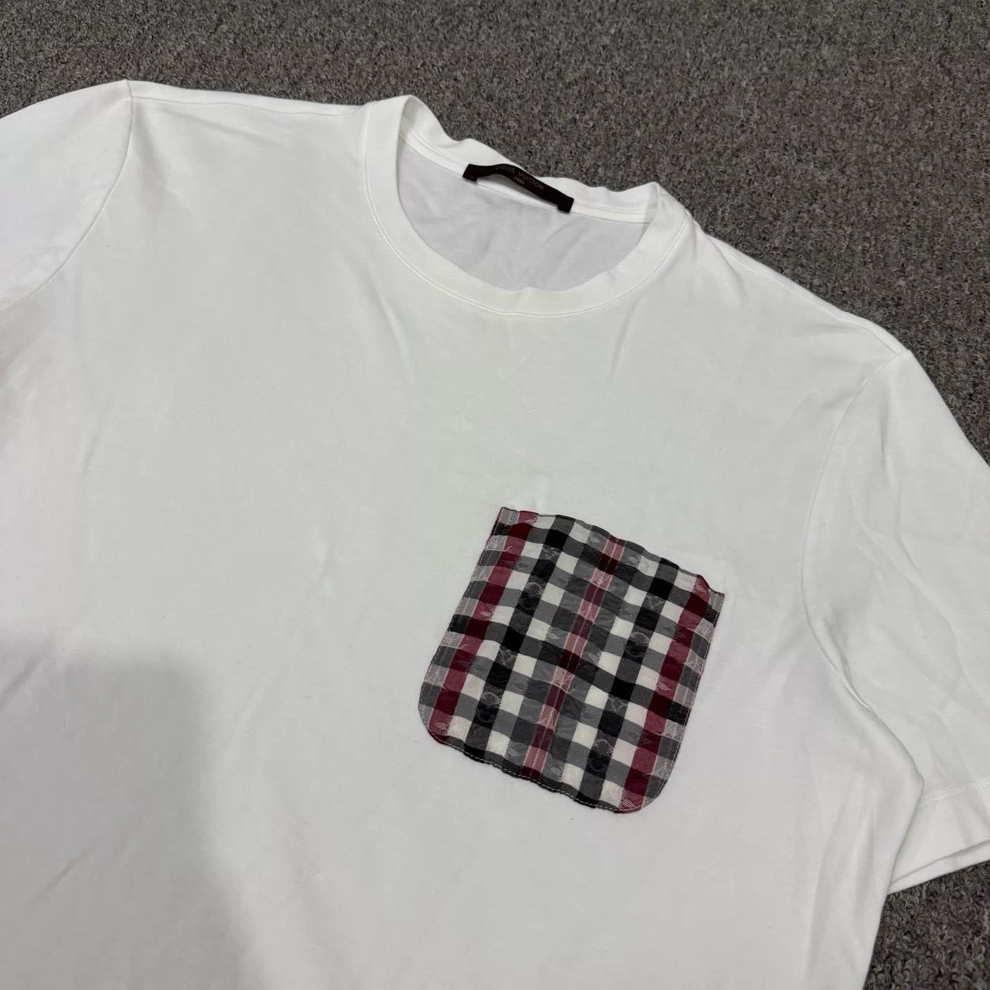 Louis Vuitton LV pocket allover print white pattern tee L 95new Size L / US 10 / IT 46 - 3 Thumbnail