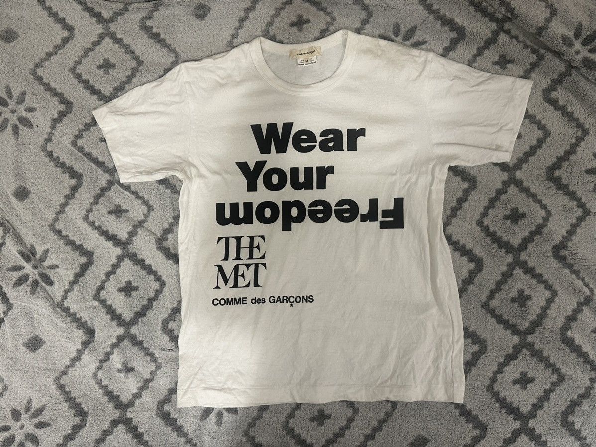 COMME des GARÇONS WEAR YOUR FREEDOM Tシャツ COMME des GARCONS WEAR YOUR FREEDOM Cross Patch T-shirt