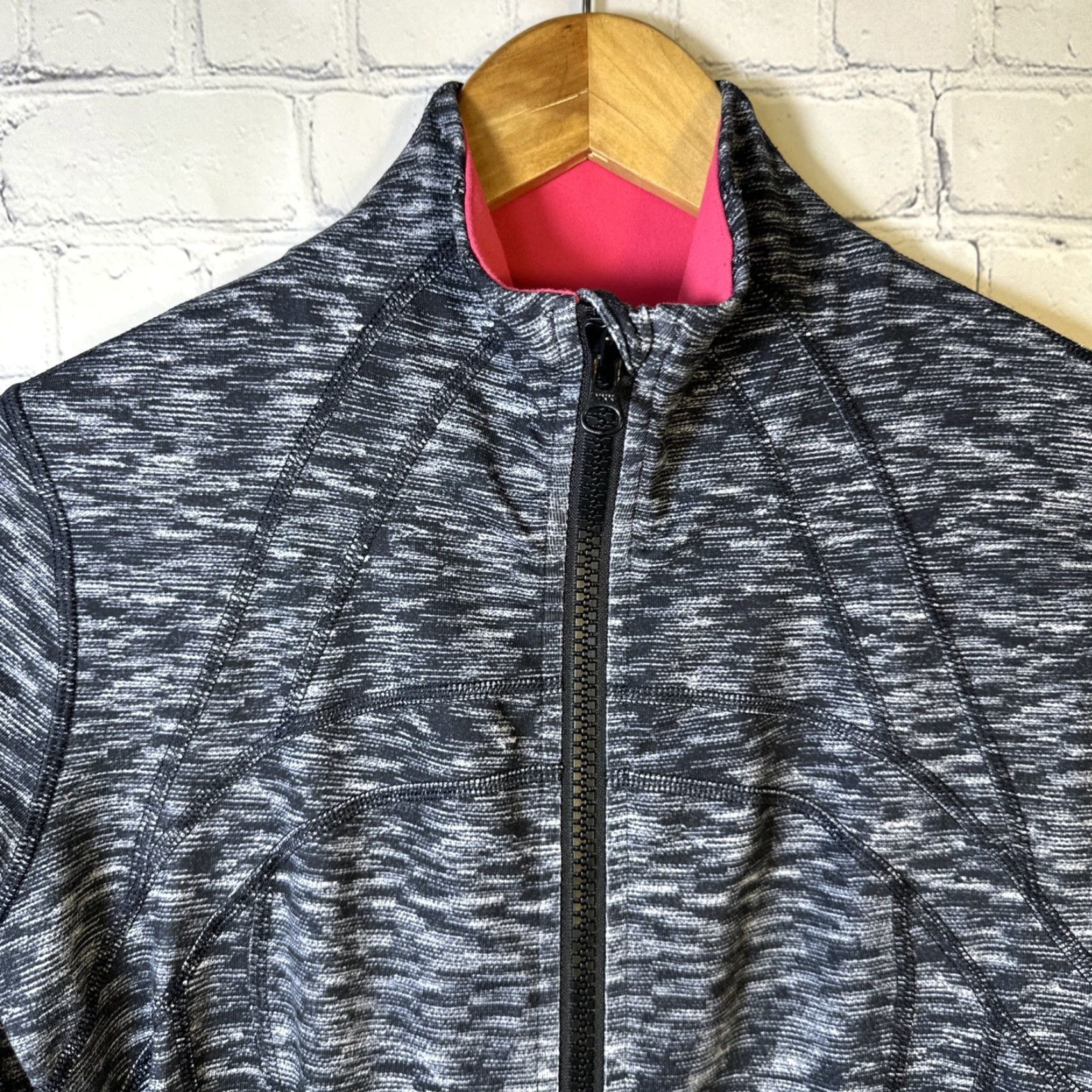 Lululemon Lululemon Define Jacket 6 Black White Full Zip Thumbholes Pockets Athletic Fit Women’s Jacket Athleticwear Size M / US 6-8 / IT 42-44 - 2 Thumbnail