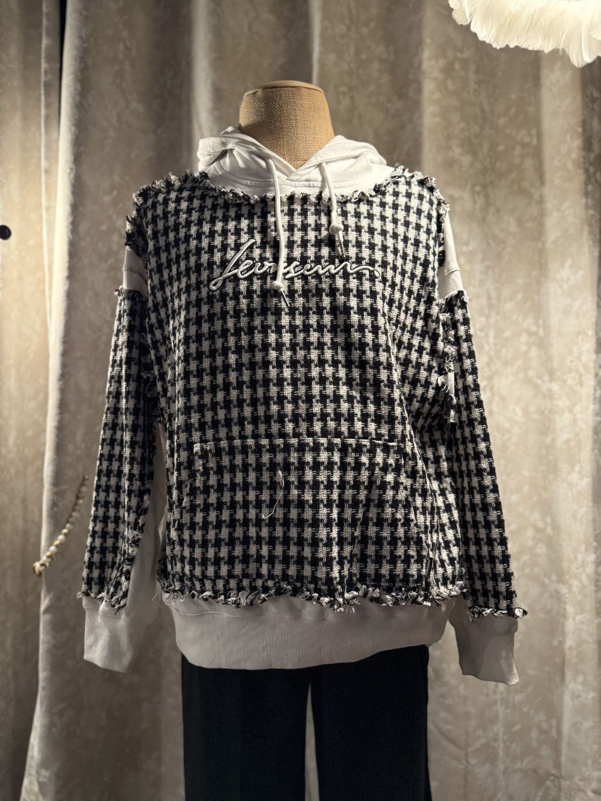 Fringe-Edge Houndstooth Hoodie – Urban Street Meets Cozy