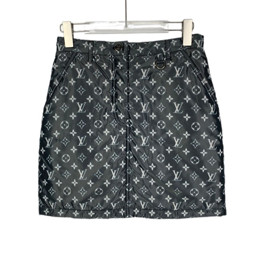 Louis Vuitton Louis Vuitton Mulberry Silk Mini Skirt K26WX Size 24" / US 00 / IT 34 - 1 Thumbnail