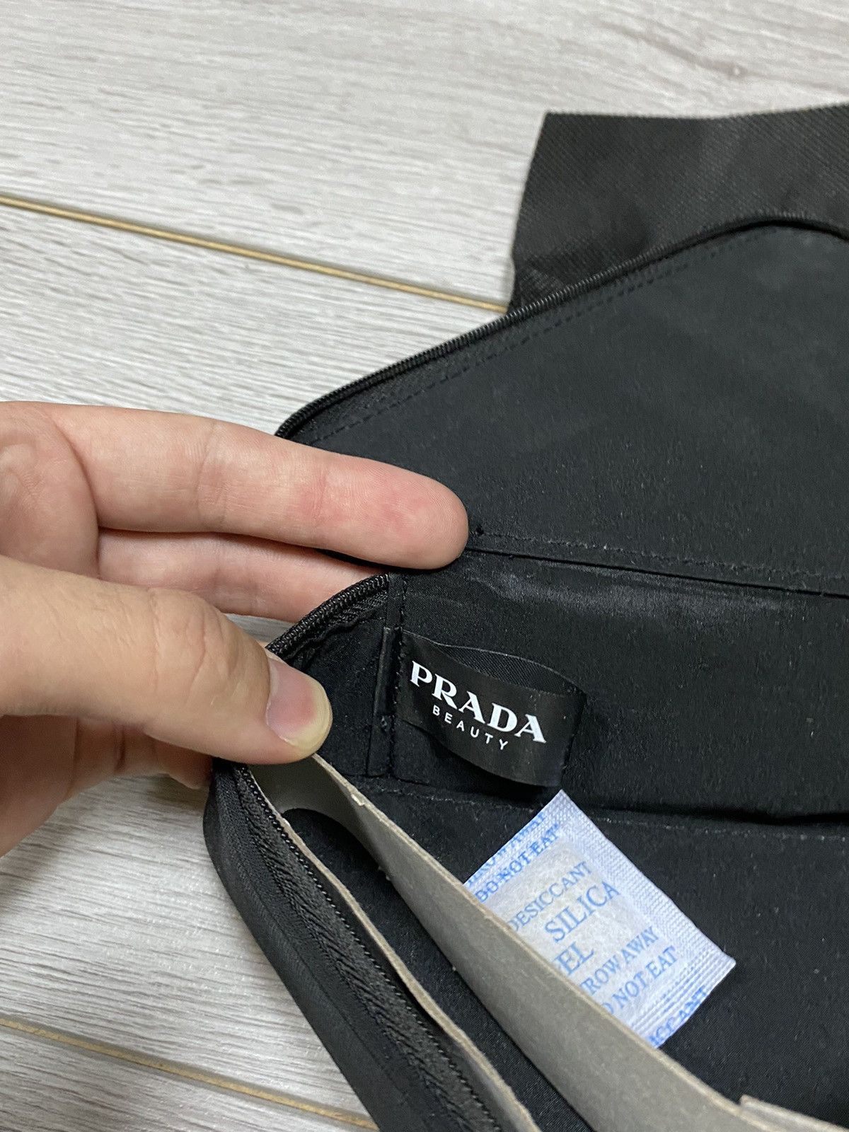 Prada Prada triangle bag Beauty NEW with dust bag Size ONE SIZE - 5 Thumbnail